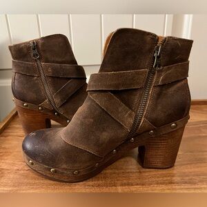 Kork Ease Clog Booties size 6